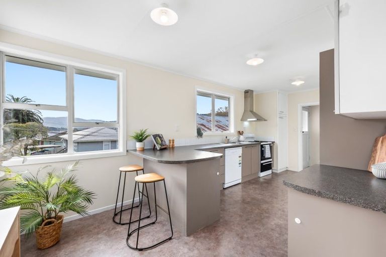 Photo of property in 4 Thomson Grove, Stokes Valley, Lower Hutt, 5019