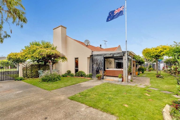 Photo of property in 44 Easton Way, Levin, 5510