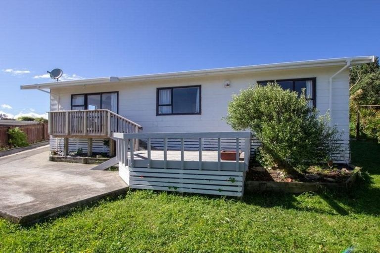 Photo of property in 2 Alister Way, Churton Park, Wellington, 6037