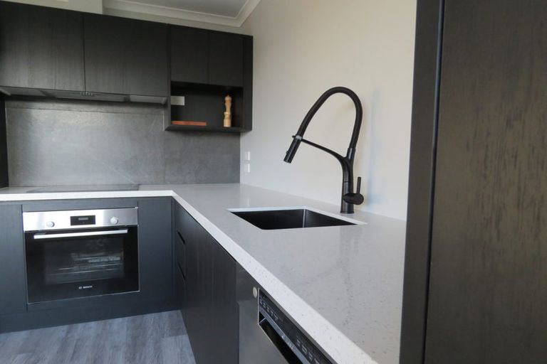 Photo of property in 2 Paapaka Way, Waiuku, 2123