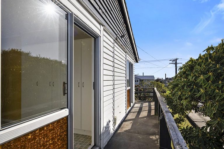 Photo of property in 4 Clerke Place, Marfell, New Plymouth, 4310
