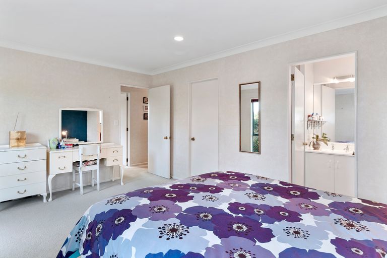 Photo of property in 10 Meadowviews Drive, Welcome Bay, Tauranga, 3112