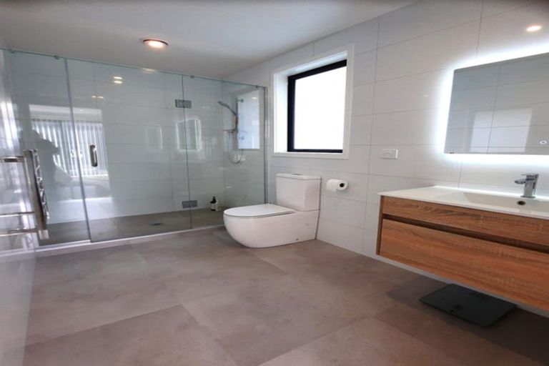 Photo of property in 5 Omahuru Road, Glenbrook, 2681