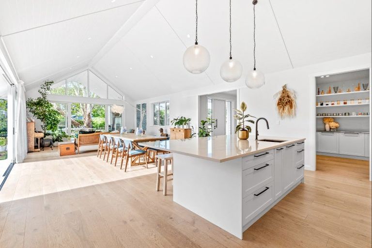 Photo of property in 64 Point Wells Road, Point Wells, 0986