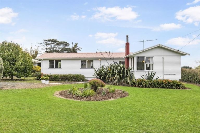Photo of property in 102 Taiapa Road, Muriwai, Waimauku, 0881