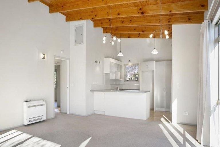 Photo of property in 27c Hamilton Road, Cambridge, 3434