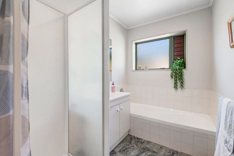 Photo of property in 6 The Boulevard, Red Beach, 0932