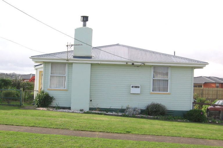 Photo of property in 76 Waiuta Street, Titahi Bay, Porirua, 5022