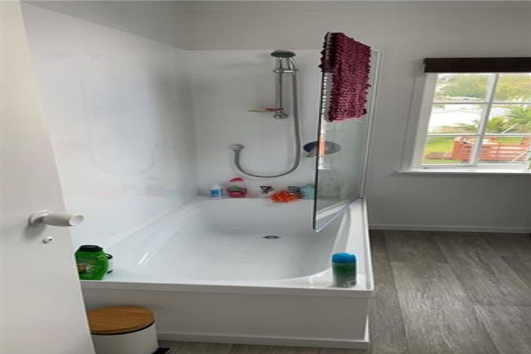 Photo of property in 2/7 Havana Place, Glenfield, Auckland, 0629