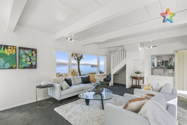 Photo of property in 30 Singers Road, Korokoro, Lower Hutt, 5012