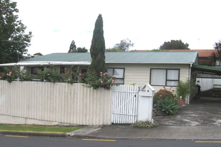 Photo of property in 2/37 Kaipatiki Road, Glenfield, Auckland, 0629