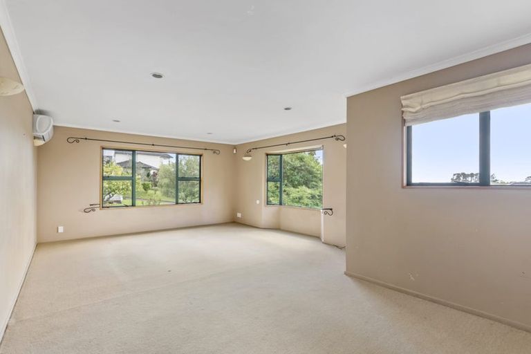 Photo of property in 10 Egret Court, Unsworth Heights, Auckland, 0632