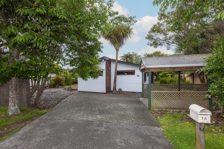Photo of property in 1a Karaka Grove, Waikanae, 5036