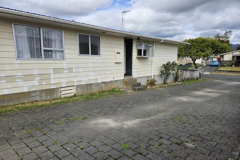 Photo of property in 51 Hartford Crescent, Totara Park, Upper Hutt, 5018