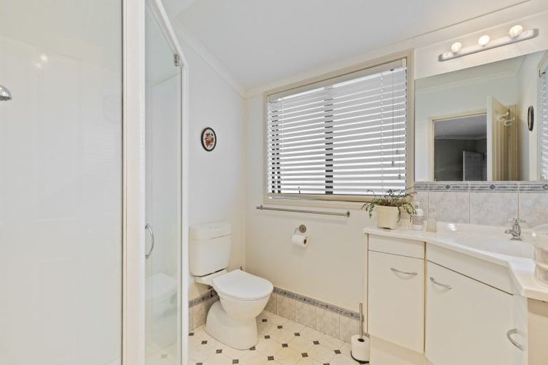 Photo of property in 6 Royal Heights, Glen Avon, New Plymouth, 4312