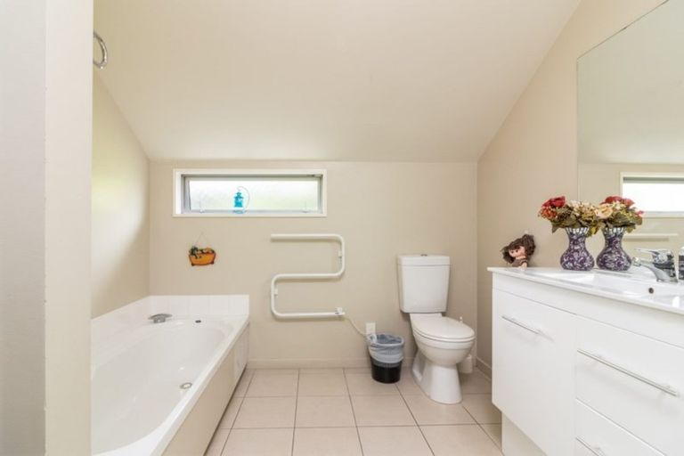 Photo of property in 39 Lyndon Street, Riccarton, Christchurch, 8041