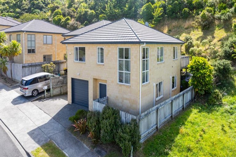 Photo of property in 18 Erlestoke Crescent, Churton Park, Wellington, 6037
