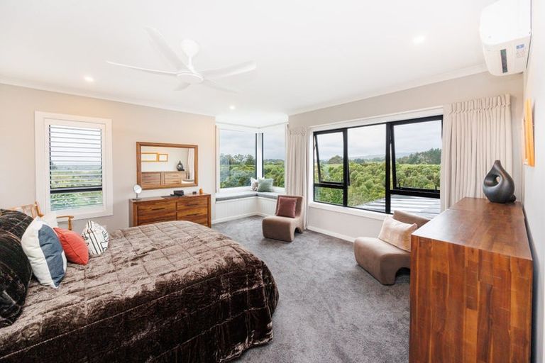 Photo of property in 10 Coutts Way, Fitzherbert, Palmerston North, 4410