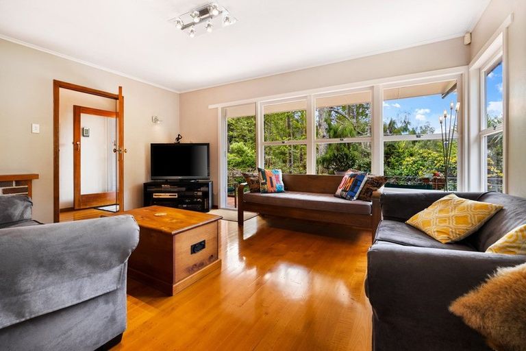 Photo of property in 15 Sylvan Valley Avenue, Titirangi, Auckland, 0604