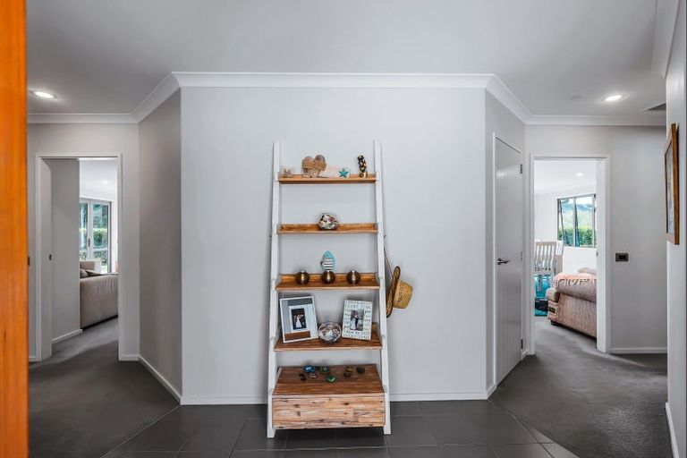 Photo of property in 90 Dalmore Way, Acacia Bay, Taupo, 3385