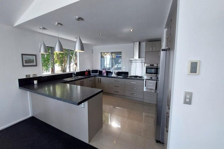 Photo of property in 12 Mandalay Lane, Redcliffs, Christchurch, 8081