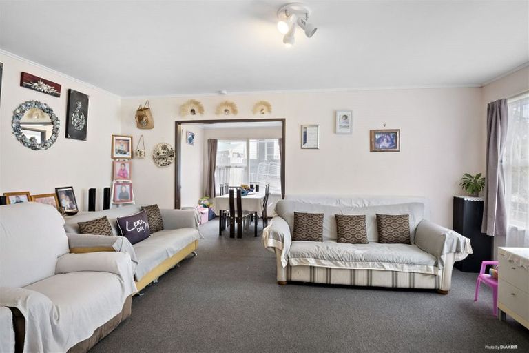 Photo of property in 8 Hobart Crescent, Wattle Downs, Auckland, 2103