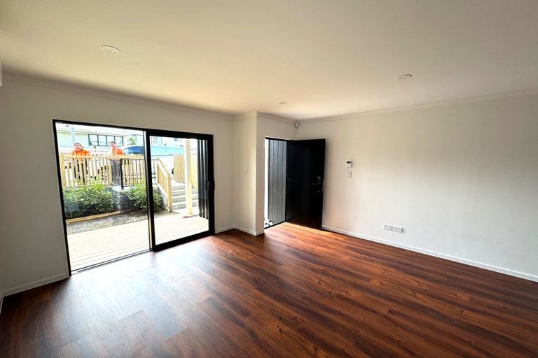 Photo of property in 56d Cyclamen Road, Mangere, Auckland, 2022