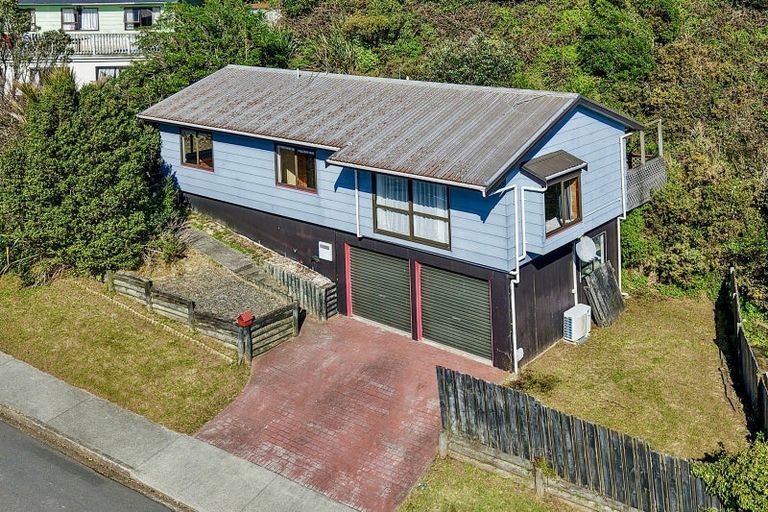 Photo of property in 31b Fitzpatrick Street, Newlands, Wellington, 6037
