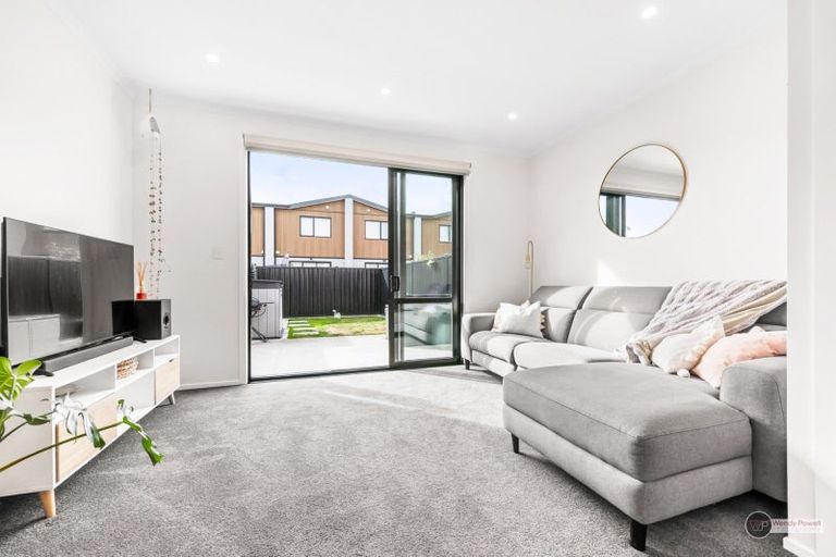 Photo of property in 5 Josland Lane, Wallaceville, Upper Hutt, 5018