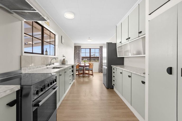 Photo of property in 19 Waipureku Street, Clive, 4102