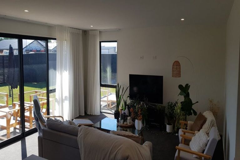 Photo of property in 12 Mccahon Drive, Rangiora, 7400