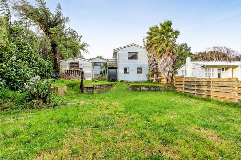 Photo of property in 12 Seaview Road, Marfell, New Plymouth, 4310