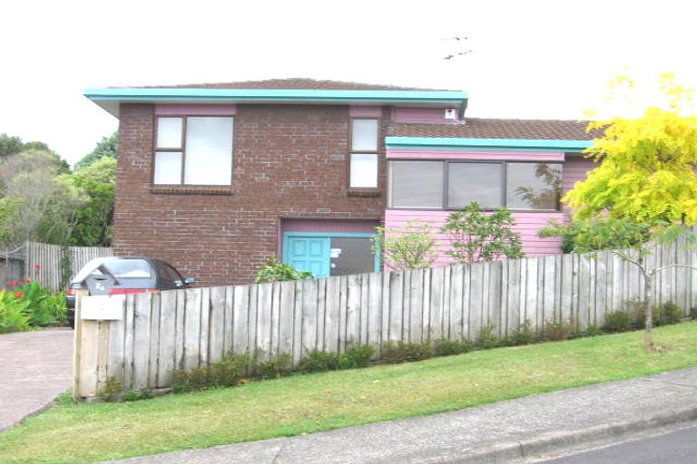 Photo of property in 2 Fairbanks Place, Glendene, Auckland, 0602