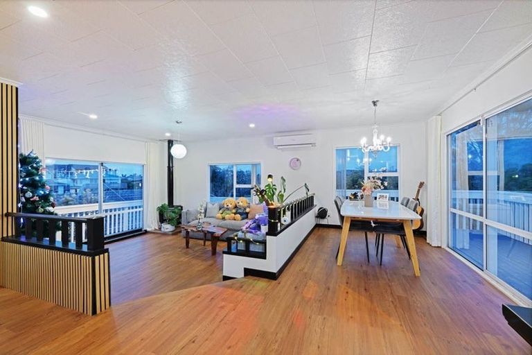 Photo of property in 37 Roberts Road, Te Atatu South, Auckland, 0610