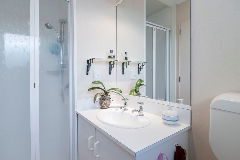 Photo of property in 10 Meadowviews Drive, Welcome Bay, Tauranga, 3112