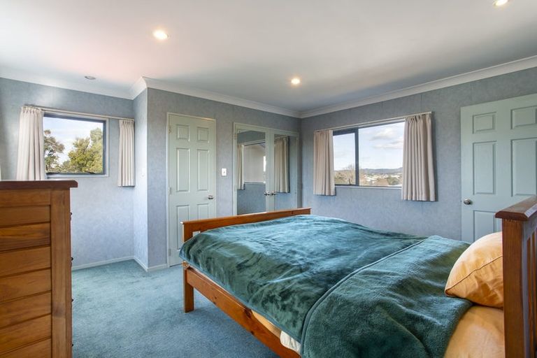 Photo of property in 35c Edmonton Road, Henderson, Auckland, 0612