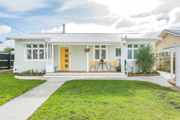 Photo of property in 22 Kawatiri Avenue, Gonville, Whanganui, 4501