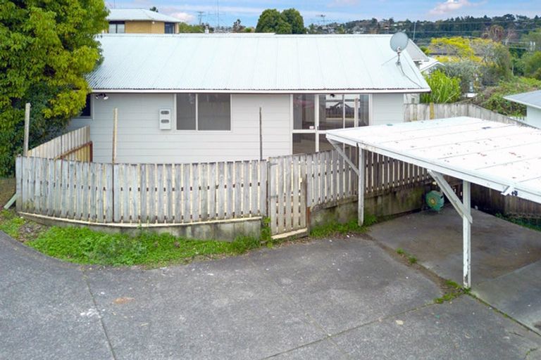 Photo of property in 24a/1 Waimumu Road, Massey, Auckland, 0614