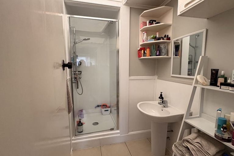 Photo of property in 7 Mcleod Street, Helensville, 0800