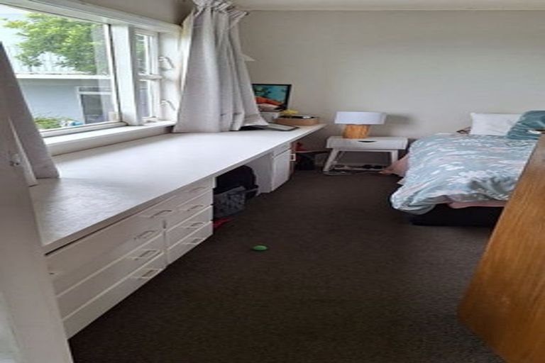 Photo of property in 32 Highbury Road, Highbury, Wellington, 6012