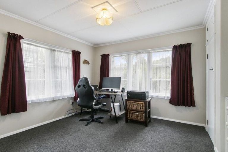 Photo of property in 4 Coast Road, Wainuiomata, Lower Hutt, 5014