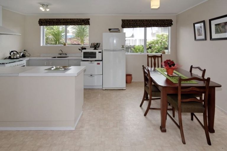 Photo of property in 37 Hassan Drive, Massey, Auckland, 0614