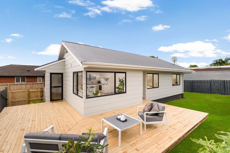 Photo of property in 2/7 Rewarewa Road, Te Atatu Peninsula, Auckland, 0610