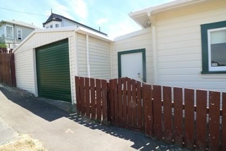 Photo of property in 38 Eden Street, Island Bay, Wellington, 6023