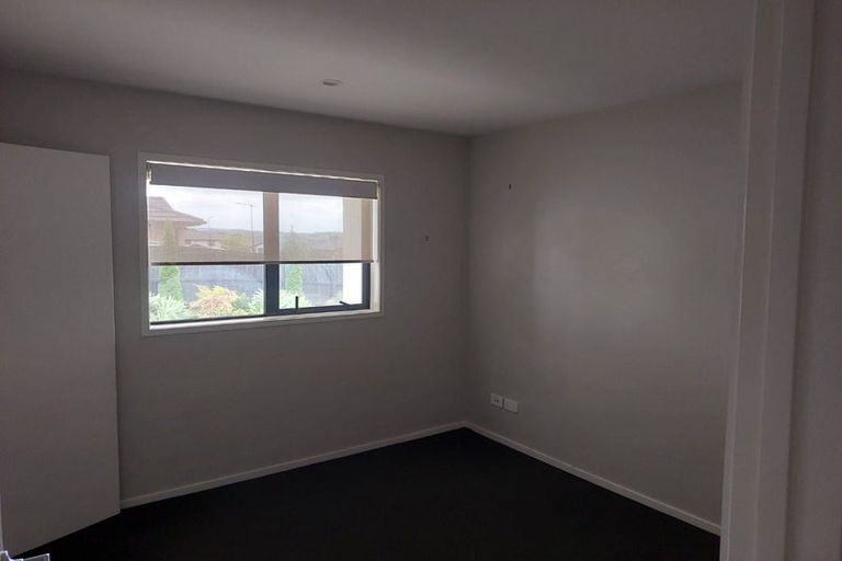 Photo of property in 8 Opouatu Avenue, Glenbrook, 2681