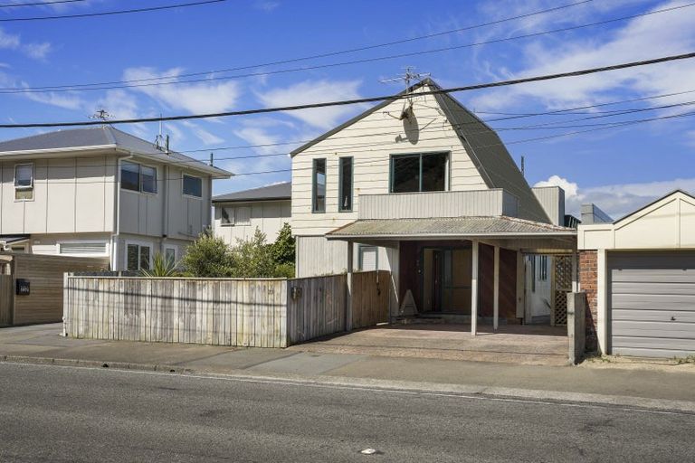 Photo of property in 201 Queens Drive, Lyall Bay, Wellington, 6022