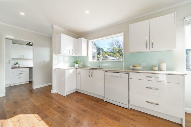 Photo of property in 18 Yarrow Place, Papakowhai, Porirua, 5024