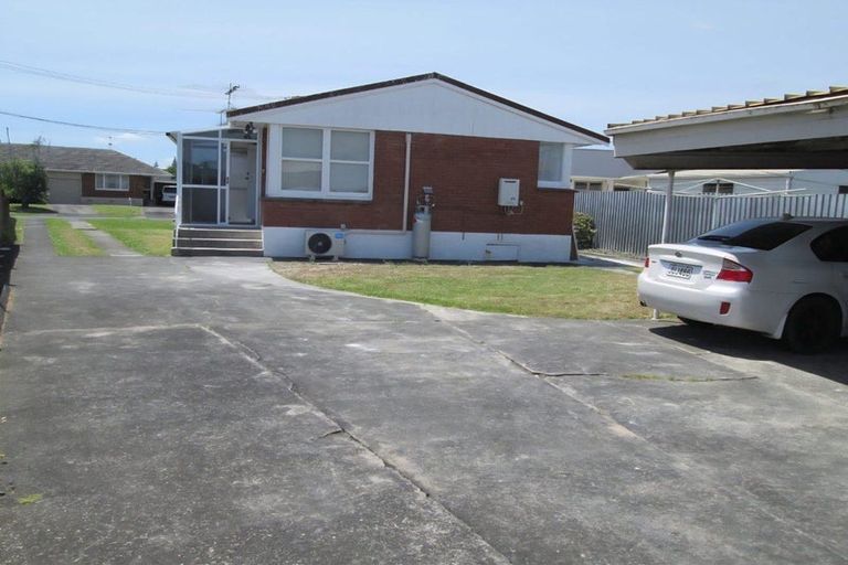 Photo of property in 2/24 Dale Crescent, Pakuranga, Auckland, 2010