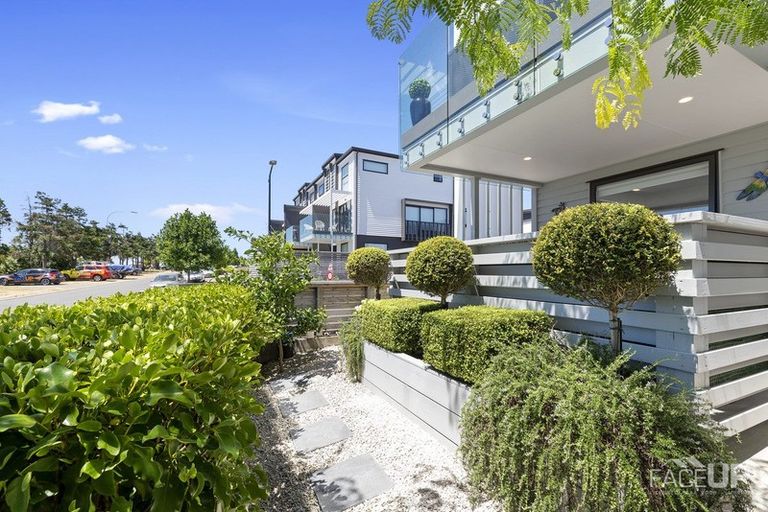 Photo of property in 32 Memorial Park Lane, Hobsonville, Auckland, 0618