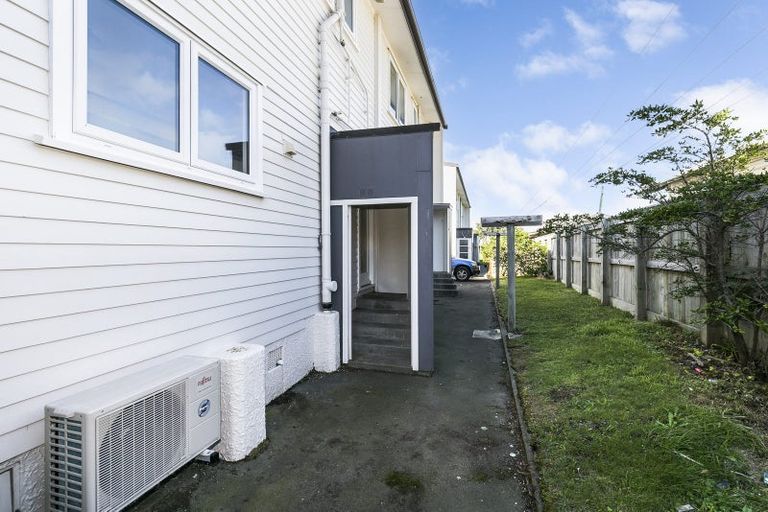 Photo of property in 55u2 Apu Crescent, Lyall Bay, Wellington, 6022